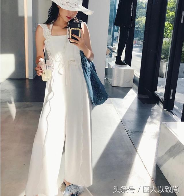 女人尽量不要短裤+凉鞋了，学深圳女人穿阔腿裤，洋气时髦又减龄