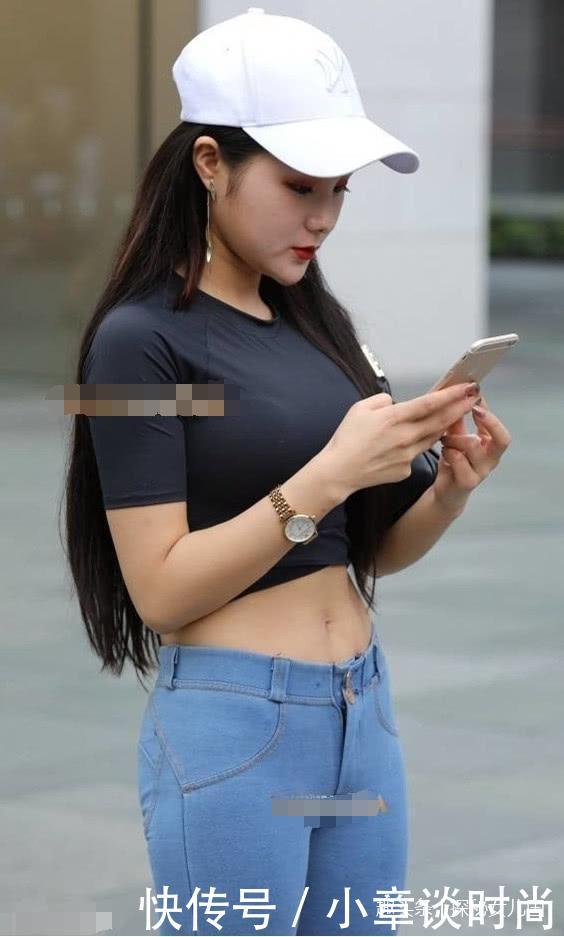 清纯萌妹露脐紧身衣蛮腰健美,牛仔裤穿出纤纤玉腿!