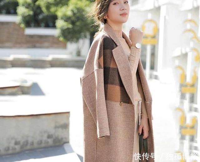 『主流』发现:焦糖色早过时,现主流森系大衣+赫本裙,保暖清新巨减龄