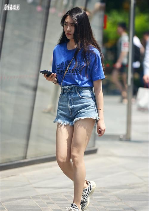  「晃眼」女神潮范儿美搭！街拍：夏日清凉性感美女，太晃眼了吧？（组图）