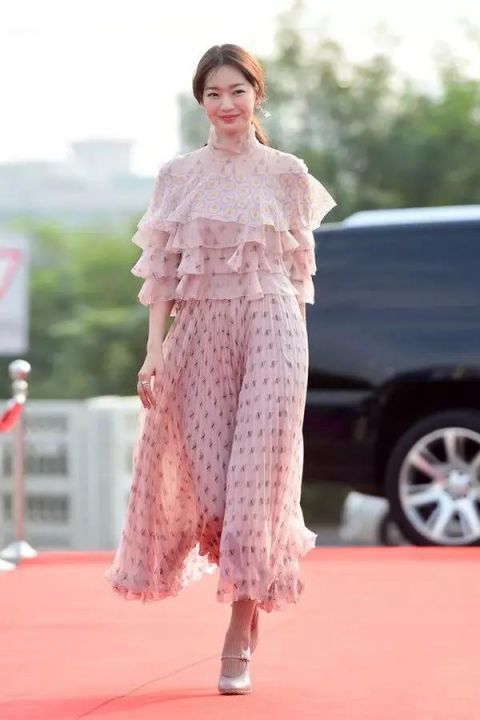 【长度的裙子】女生穿裙子记住“4不要”,特别是第2种