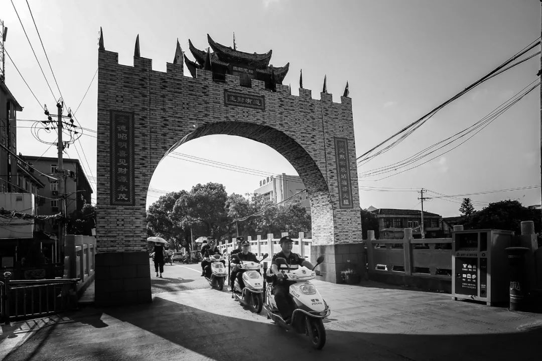 摄影家进警营 | 跟“警”脚步，领略海滨派出所的“黑白世界”