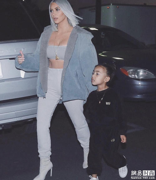 卡戴珊这么富 但她穿的衣服真的都不是啥值钱货