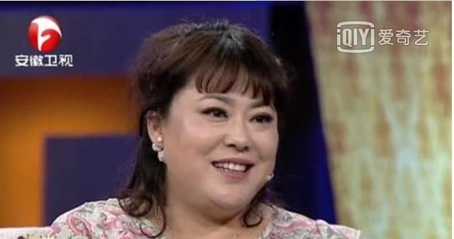  [微商]李菁菁: 第一任闪婚, 第二任小15岁, 与第三任小25岁男友转战微商