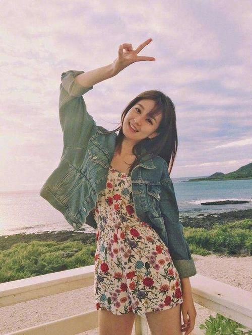  [碎花]春天里的碎花裙，过了40岁女人最趁手的＂武器＂！温婉知性且减龄