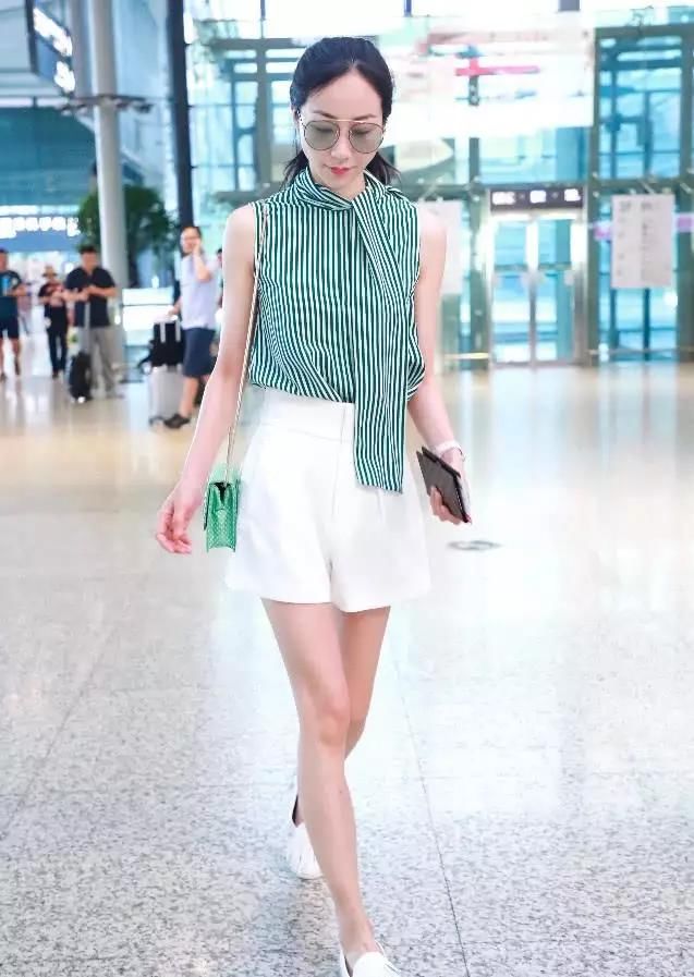 韩雪不愧是气质女神，背心也能穿出优雅感，这身材也是没谁了