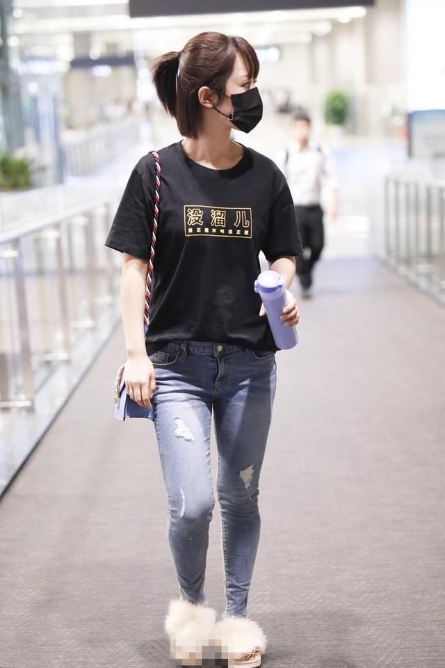 杨紫分手后首次现身就穿上这件衣服，网友直呼发展太快了吧！
