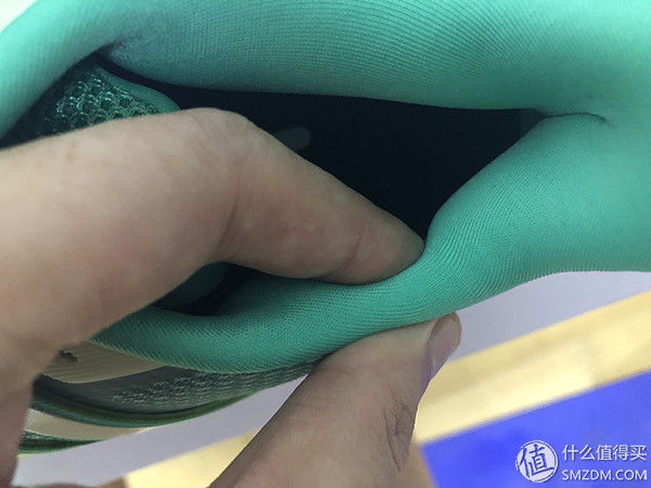 阿迪达斯难得的一双严肃跑鞋--Adidas Supernova 开箱