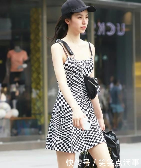 『完美』街拍美女:身材、颜值完美的小姐姐,牛仔裤美丽动人,魅力十足!