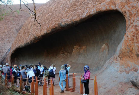 世上最大的石头,在荒原中矗立上亿年,成跨越时空的纪念碑!