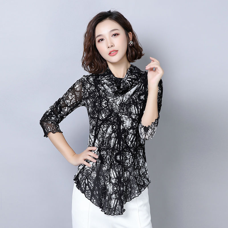 身材丰满记得要穿紧身打底衫喔，真迷人