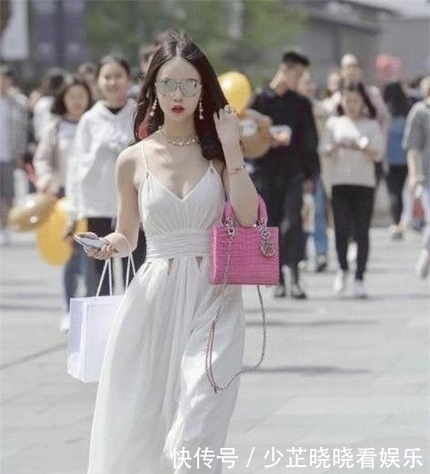 小姐姐@优雅时尚的街拍:靓丽闪耀的美女,烘托出小姐姐魅力十足