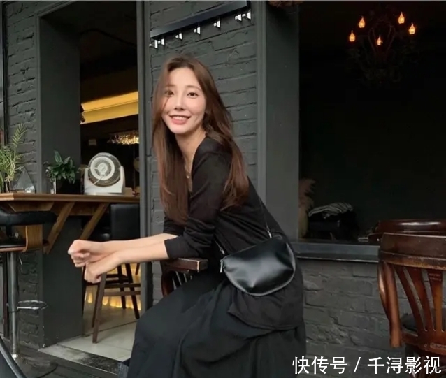 #翻天#真正会穿的女人,都是穿搭高手,小皮鞋+连衣裙,照样让你美翻天