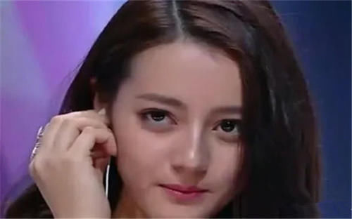 『杨颖』女星第一次上《大本营》的妆容,认出了杨幂赵丽颖,却不敢认杨颖