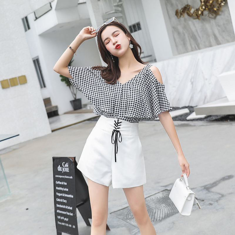 四十岁女人穿衣服要注意，时尚精致的短裤套装，摆脱老气优雅减龄