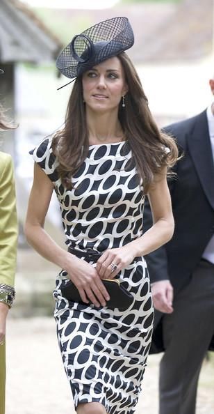 凯特王妃出访波兰，一席白裙抱夏洛特公主获赞，衣品人品均在线