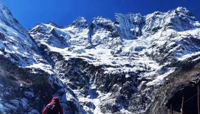 天堂向左,雨崩向右。不去天堂,就去雨崩