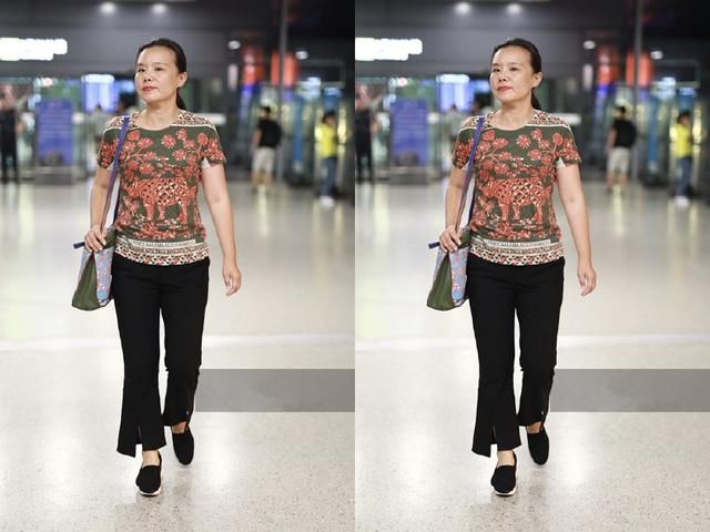 龚琳娜穿民族服装耐人寻味！素颜大方任拍！网友：看着有些忐忑