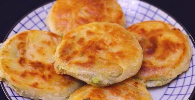  咬一口：宅在家教你做葱油饼, 咬一口酥掉渣, 我家三天两头吃