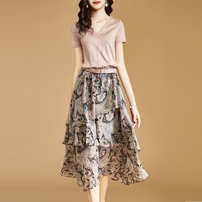 连衣裙中的“白富美”，配高跟鞋穿!瞧瞧，巨显腿长，美嫩到炸屏