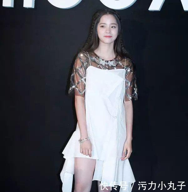 年轻的资本,欧阳娜娜的吊带裙,真的是怎么穿都好看