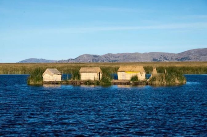 全球最神奇的岛屿，用芦苇编制而成，多年在水上飘荡，鲜有人居住