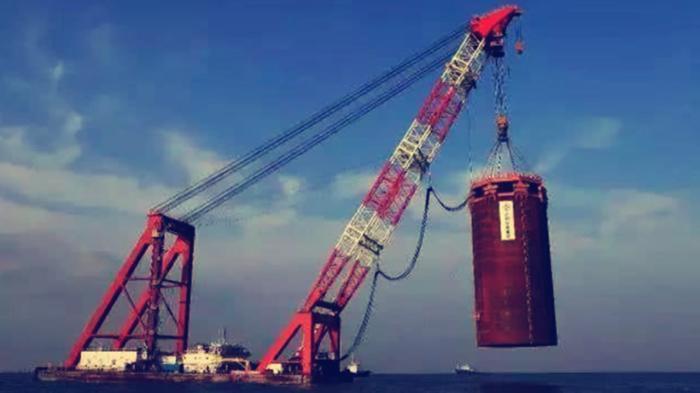 跨海大桥底下都是水，可桥墩如何在海里建成，多年的疑惑才明白！