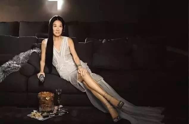  『婚纱』这个岁数的她保养逆天了....