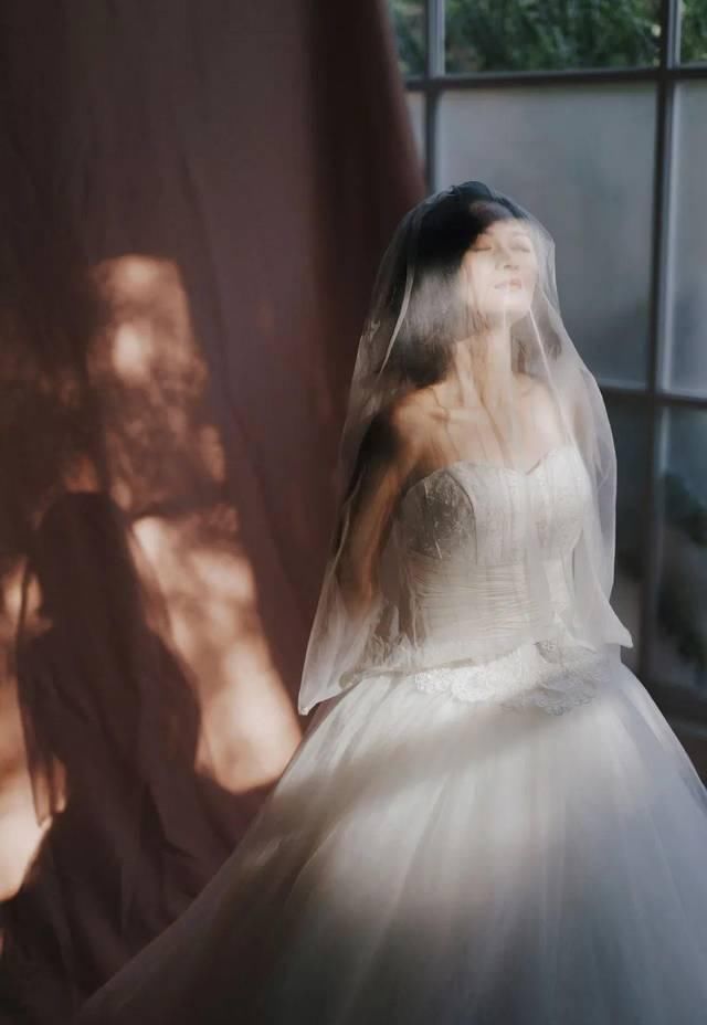  那一刻@迟到30年的婚纱照，这个母亲节我给妈妈补上了｜素人改造