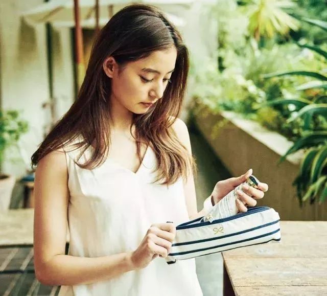 拥有一把可以当配饰的晴雨伞，是种怎样的体验?