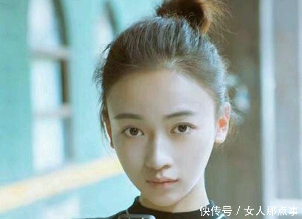 迪丽热巴和吴谨言撞上裙子，这一刻才知道身材的重要性！