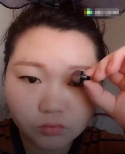 妆前嫌弃我又丑又胖！化个妆戴上假发竟然没认出我来，小编惊了！