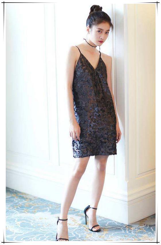 21岁张雪迎未修图脸部扭曲,满脸油光,网友:相信不了自己眼睛