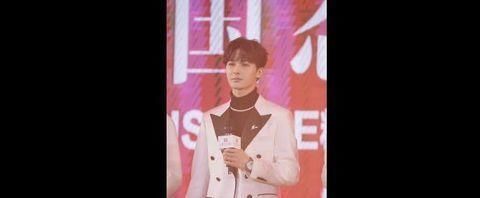 「营造」200112 朱正廷现身JSTYLE精美年度颁奖礼 简约白色穿搭,营造冬雪后的一抹温暖