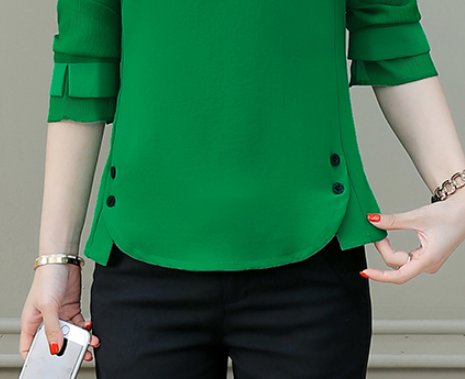 40岁以上女人,秋天尽量别穿裙!秋衫+黑裤子,国庆穿超好看