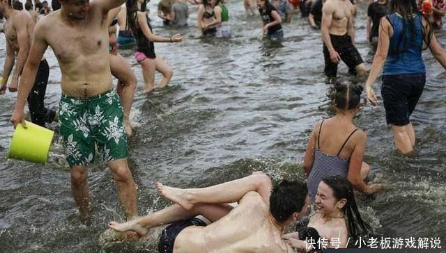 你知道吗?乌克兰的大长腿美女, 竟然在泼水节上可以跟美女表白!