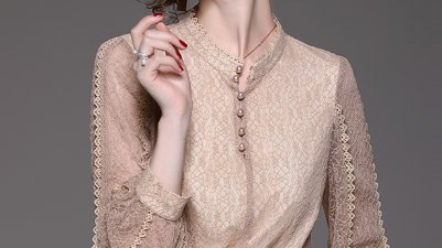 太美了!比真丝还时髦的秋衫，44岁表姐买5件，看得我一愣一愣