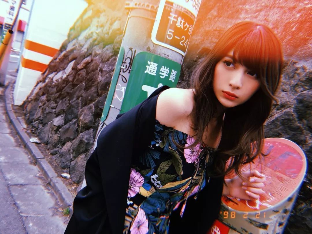 这些S型身材的"蛇精系"美少女也太性感了吧!