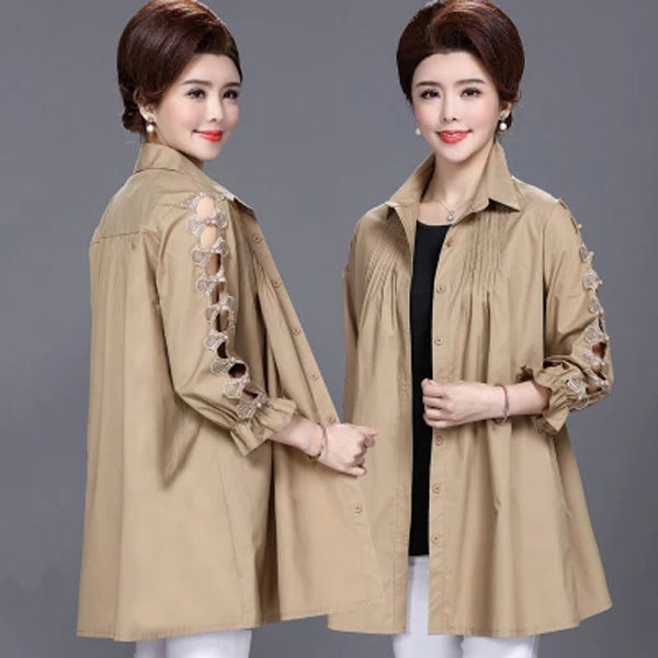 今年流行的薄风衣，一款比一款洋气百搭，50岁妈妈穿上美爆了