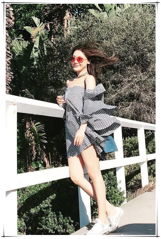 35岁邓家佳撞上37岁乐基儿，只差2岁却是大妈与少女既视感!