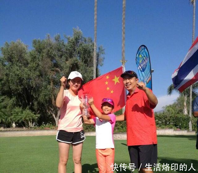 刘国梁晒家庭合照回应与范冰冰亲密照,一语双关暗讽黄毅清闹乌龙