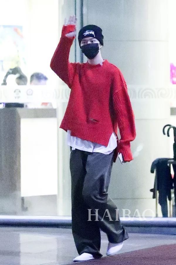 秘籍| 明星都在炫腹秀美腿，但怎么露才更高级?【海报街拍】