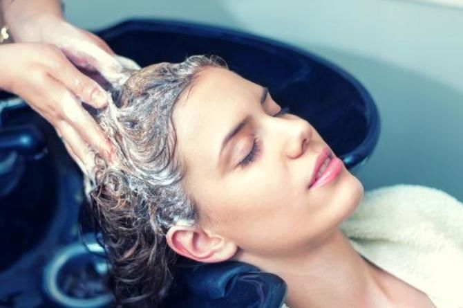  『天洗一』多久洗一次头最健康？大部分人都做错了，难怪掉那么多头发