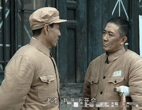 王副军长主动:亮剑:李云龙只是个师长,为什么王副军长却怕他?你看老李想了啥