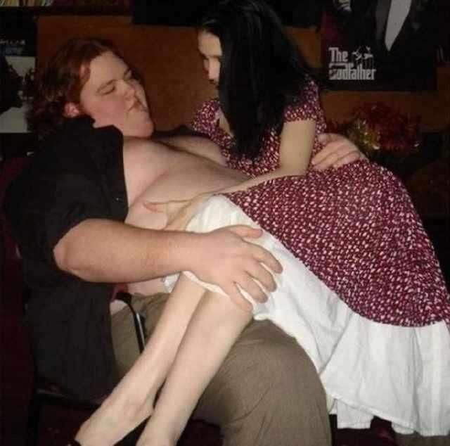 美国一名胖子找女子结婚网友大喊是真爱，后被扒出所谓“真相”