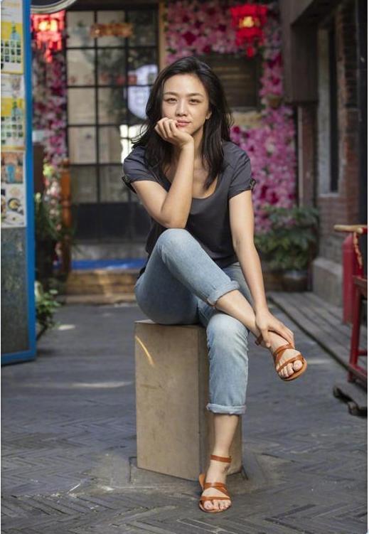 看了陈乔恩的素颜，再看看汤唯，终于知道真正冻龄脸长啥样的了！