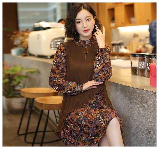 不要在衣服不见了的状况下游玩。这条裙子只要穿过膝盖时才美观。