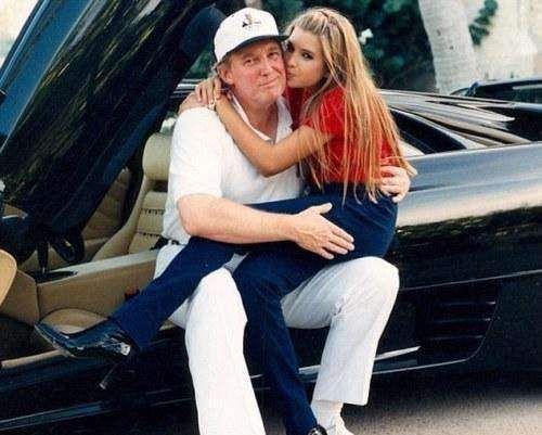 37岁伊万卡穿价值1万6蓝色波点裙竟如此少女，真看不出生过三个娃