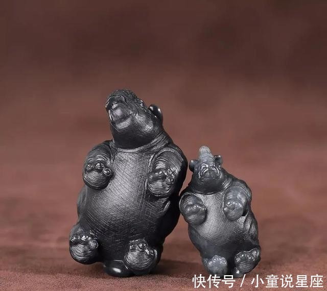  中国：玉雕犀牛，真绝了！