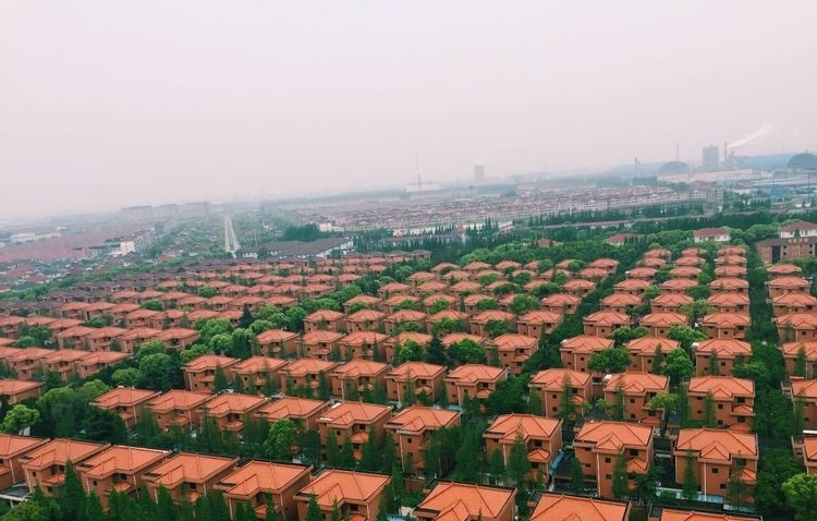 老外拍下中国、印度有钱的村庄，对比后感叹万分